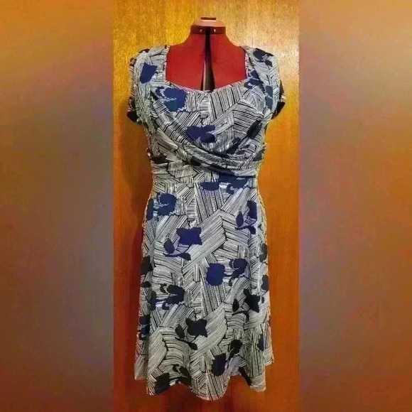 Touche Dresses & Skirts - Touché | White and Blue Abstract Floral Ruched Wrap Dress, Size XL